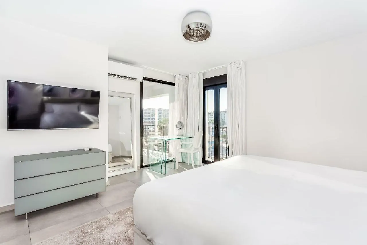 Apartment By Riva - Contemporary 1 Bedroom Luxury Apt Inside Puerto Banus Marbella