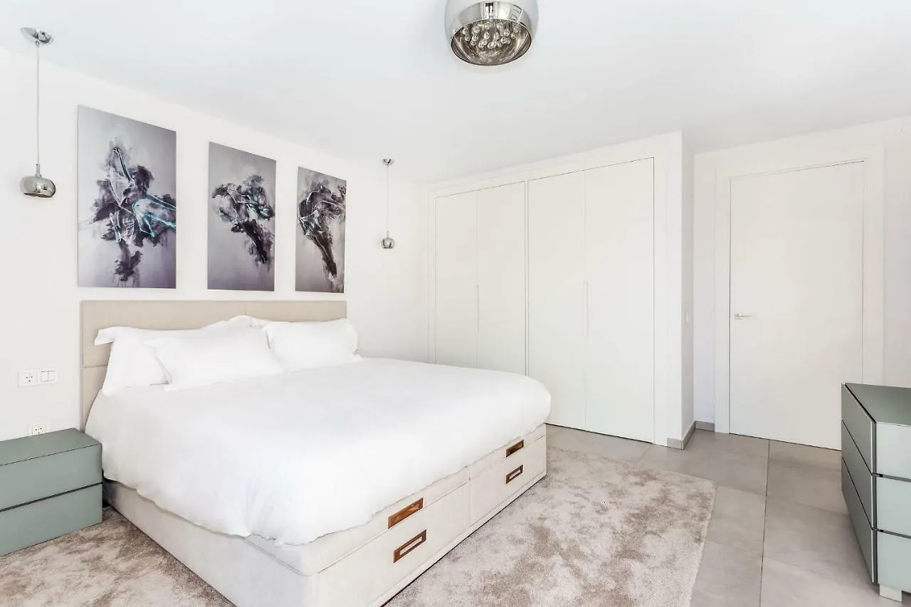 Apartment By Riva - Contemporary 1 Bedroom Luxury Apt Inside Puerto Banus Marbella